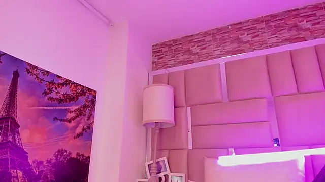 ShaniaBrownn online show from 04.12.26