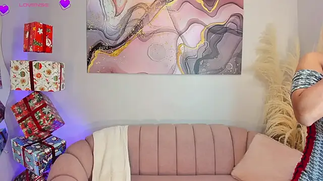 Snapshot of ParisAngelX chatting on 12.16.25 ParisAngelX online show from 12.16.25