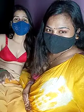 Snapshot of cutee__crazy chatting on 10.08.25 cutee crazy online show from 10.08.25