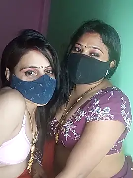 Snapshot of cutee__crazy chatting on 10.10.25 cutee crazy online show from 10.10.25