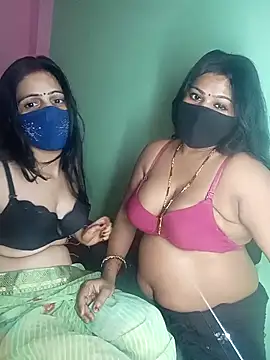 Snapshot of cutee__crazy chatting on 10.14.25 cutee crazy online show from 10.14.25