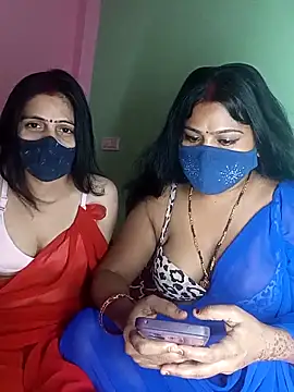 Snapshot of cutee__crazy chatting on 10.15.25 cutee crazy online show from 10.15.25