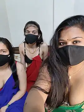 Snapshot of cutee__crazy chatting on 05.30.26 cutee crazy online show from 05.30.26
