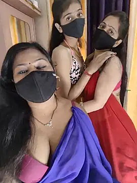 Snapshot of cutee__crazy chatting on 07.25.26 cutee crazy online show from 07.25.26