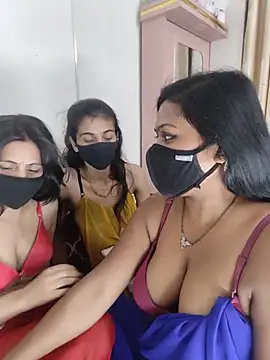 Snapshot of cutee__crazy chatting on 07.28.26 cutee crazy online show from 07.28.26