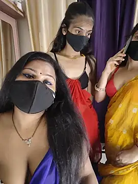 Snapshot of cutee__crazy chatting on 07.30.26 cutee crazy online show from 07.30.26