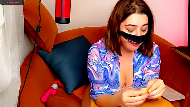 Snapshot of _L0VE_ME chatting on 01.11.25 L0VE ME online show from 01.11.25