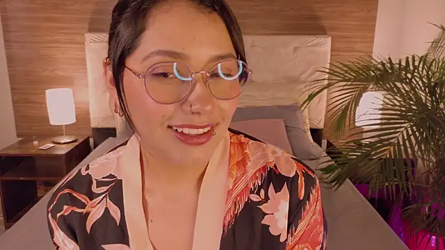 Snapshot of LauraRuiz1 chatting on 07.10.26 LauraRuiz1 online show from 07.10.26