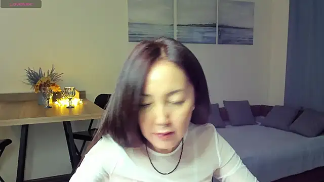 Snapshot of AvroraSakura chatting on 12.13.24 AvroraSakura online show from 12.13.24