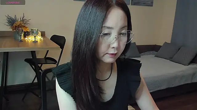 Snapshot of AvroraSakura chatting on 12.14.24 AvroraSakura online show from 12.14.24