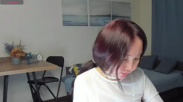 Snapshot of AvroraSakura chatting on 12.22.24 AvroraSakura online show from 12.22.24