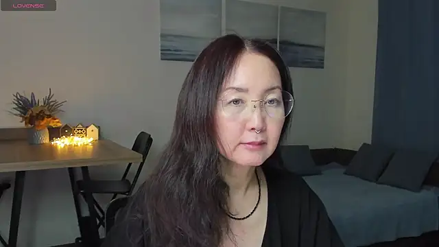 Snapshot of AvroraSakura chatting on 12.24.24 AvroraSakura online show from 12.24.24