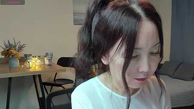 Snapshot of AvroraSakura chatting on 01.27.25 AvroraSakura online show from 01.27.25
