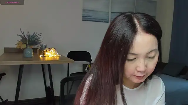 Snapshot of AvroraSakura chatting on 02.14.25 AvroraSakura online show from 02.14.25