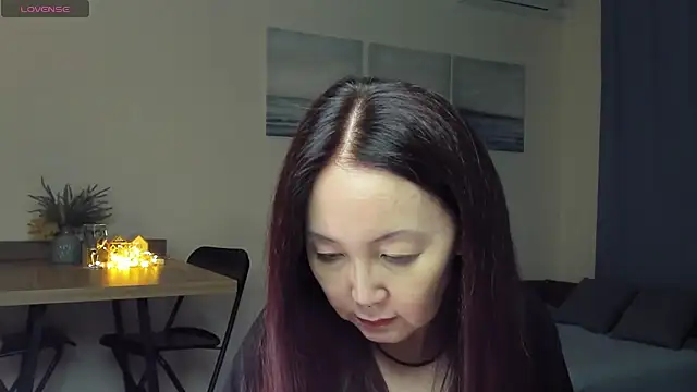 Snapshot of AvroraSakura chatting on 02.15.25 AvroraSakura online show from 02.15.25