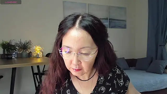 Snapshot of AvroraSakura chatting on 03.13.25 AvroraSakura online show from 03.13.25