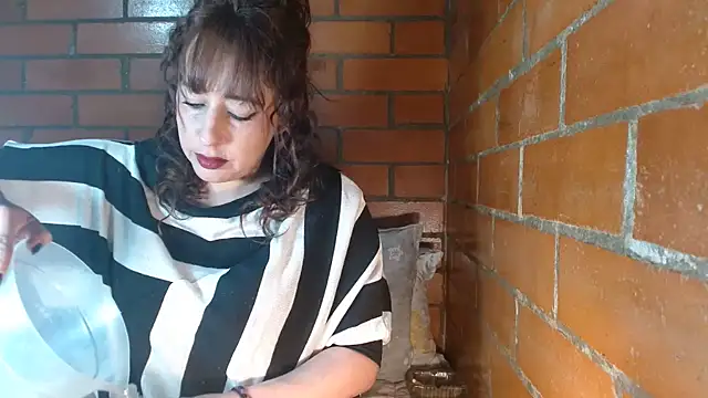 Snapshot of jenniferS_ chatting on 01.04.25 jenniferS online show from 01.04.25