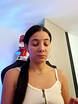 Snapshot of miaeyes chatting on 12.30.24 miaeyes online show from 12.30.24