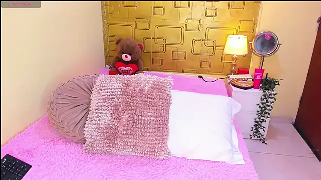 Julia Haye online show from 04.20.26