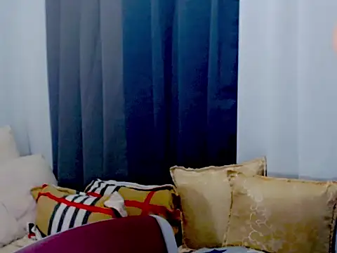 Snapshot of arianneXXX_ts chatting on 10.30.25 arianneXXX ts online show from 10.30.25