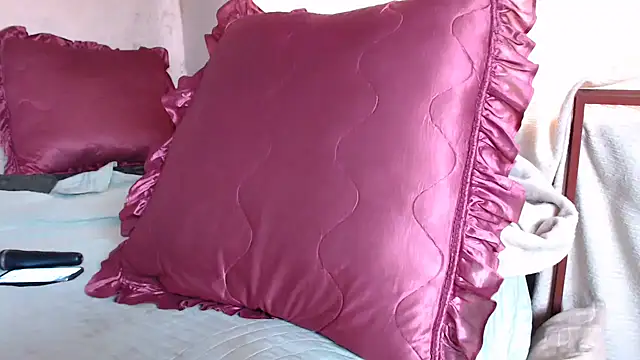 Snapshot of devine_TATAS chatting on 10.03.25 devine TATAS online show from 10.03.25