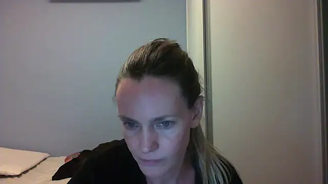 Annylove1 online show from 10.20.25