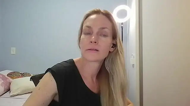 Annylove1 online show from 04.20.26