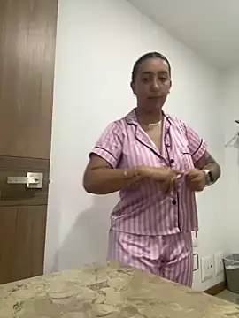 Snapshot of Hannahoff chatting on 01.17.25 Hannahoff online show from 01.17.25