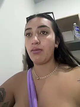 Snapshot of Hannahoff chatting on 01.22.25 Hannahoff online show from 01.22.25