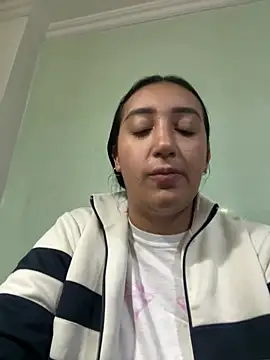 Snapshot of Hannahoff chatting on 02.01.25 Hannahoff online show from 02.01.25