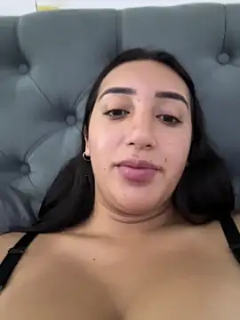 Snapshot of Hannahoff chatting on 02.14.25 Hannahoff online show from 02.14.25