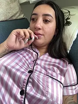 Snapshot of Hannahoff chatting on 10.19.25 Hannahoff online show from 10.19.25