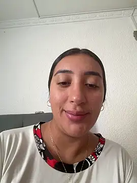 Snapshot of Hannahoff chatting on 02.18.26 Hannahoff online show from 02.18.26