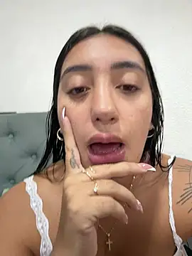 Snapshot of Hannahoff chatting on 02.28.26 Hannahoff online show from 02.28.26