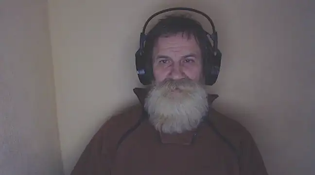 Snapshot of AlexNudo chatting on 12.10.24 AlexNudo online show from 12.10.24