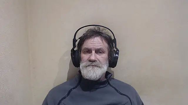 Snapshot of AlexNudo chatting on 01.05.25 AlexNudo online show from 01.05.25