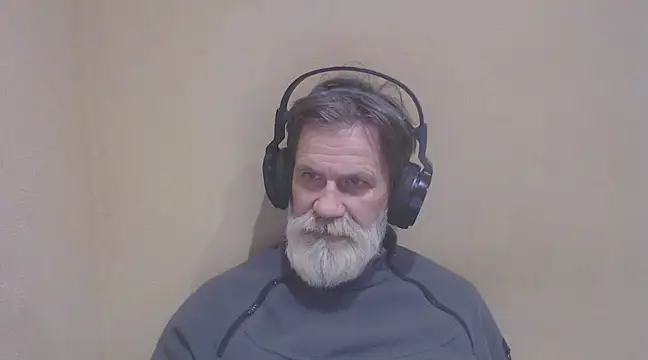 Snapshot of AlexNudo chatting on 02.05.25 AlexNudo online show from 02.05.25