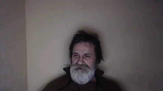 Snapshot of AlexNudo chatting on 02.15.25 AlexNudo online show from 02.15.25