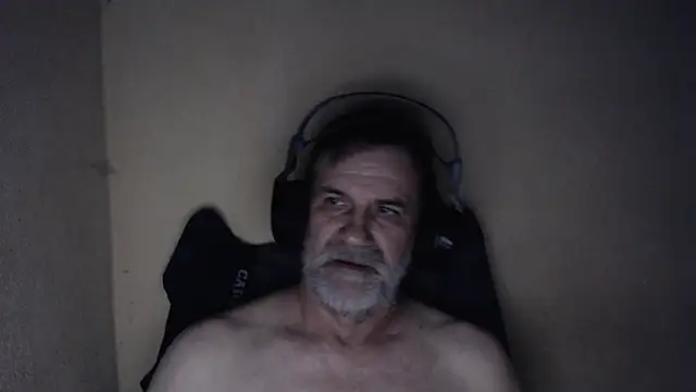 Snapshot of AlexNudo chatting on 09.22.25 AlexNudo online show from 09.22.25