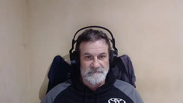 Snapshot of AlexNudo chatting on 10.05.25 AlexNudo online show from 10.05.25