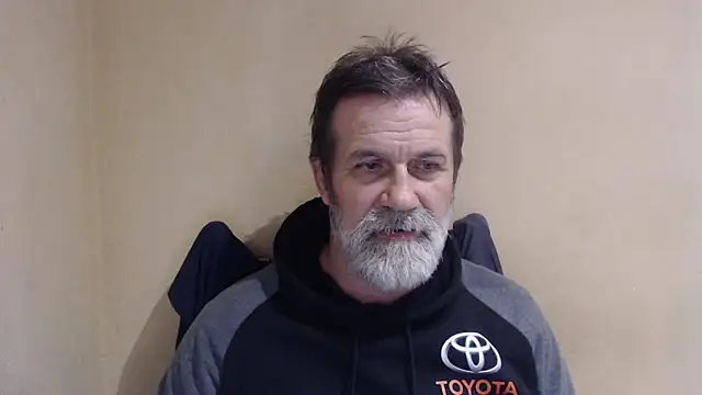 Snapshot of AlexNudo chatting on 10.15.25 AlexNudo online show from 10.15.25