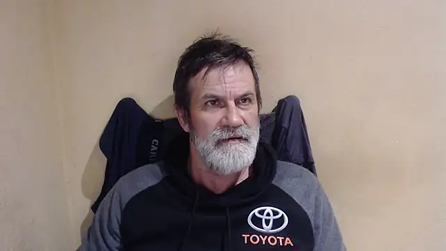 Snapshot of AlexNudo chatting on 10.16.25 AlexNudo online show from 10.16.25