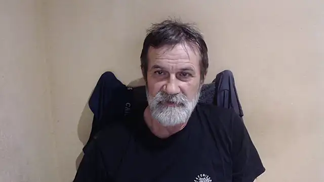 Snapshot of AlexNudo chatting on 10.18.25 AlexNudo online show from 10.18.25