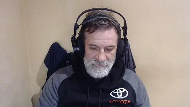 Snapshot of AlexNudo chatting on 10.19.25 AlexNudo online show from 10.19.25