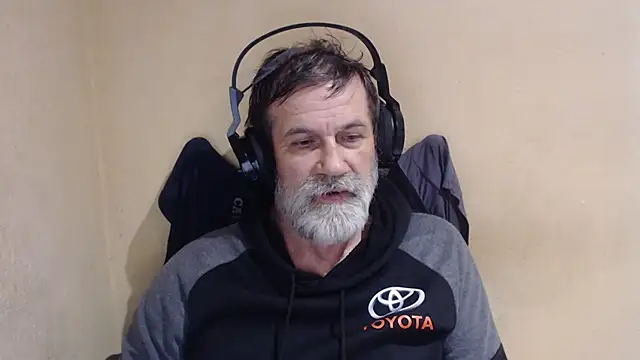 Snapshot of AlexNudo chatting on 10.22.25 AlexNudo online show from 10.22.25