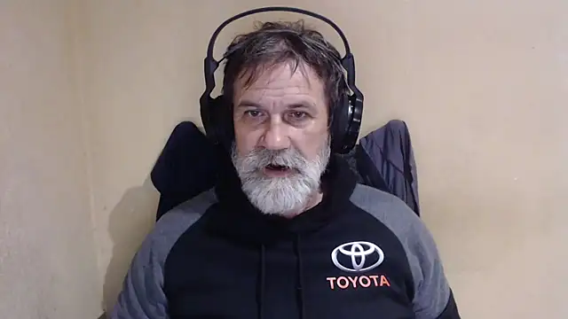 Snapshot of AlexNudo chatting on 10.30.25 AlexNudo online show from 10.30.25