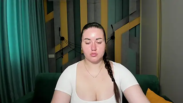 Snapshot of Roxie_Bradley chatting on 06.03.26 Roxie Bradley online show from 06.03.26