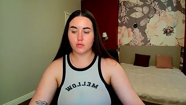 Snapshot of Roxie_Bradley chatting on 06.18.26 Roxie Bradley online show from 06.18.26