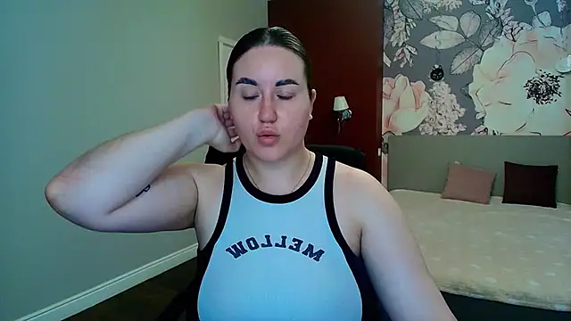 Snapshot of Roxie_Bradley chatting on 06.29.26 Roxie Bradley online show from 06.29.26
