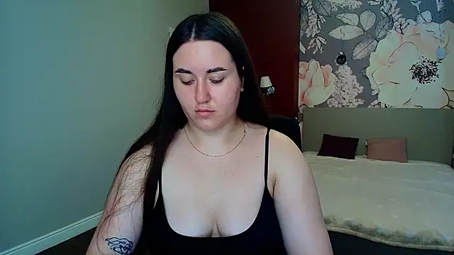Snapshot of Roxie_Bradley chatting on 06.30.26 Roxie Bradley online show from 06.30.26